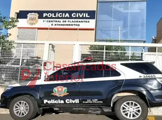 Motociclista de 19 anos fica ferida após ser fechada por carro na Andaló