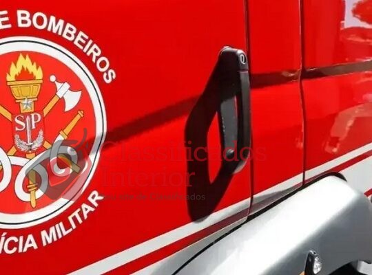 Motorista embriagado bate em viatura dos Bombeiros em Rio Preto
