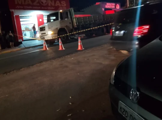 Adolescente de 15 anos morre após acidente entre bicicleta e caminhão em Jales