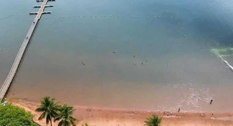 Família é resgatada após barco naufragar no Rio Paraná, em Rubinéia