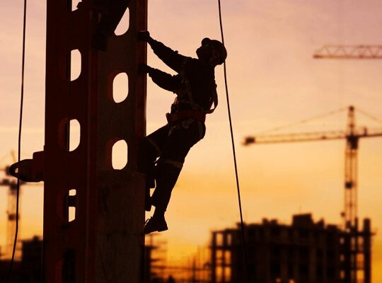 Emprego na construção desacelera no interior de SP em maio