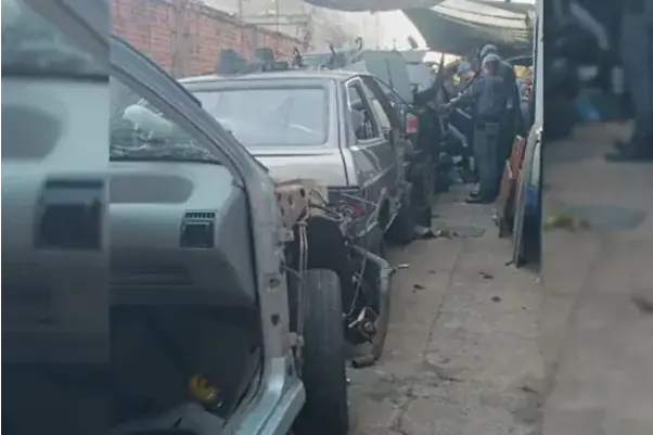 Mulher é presa em flagrante na posse de dez veículos furtados em Rio Preto